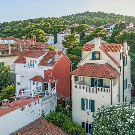 Apartamento Anna Varos By Interhome *