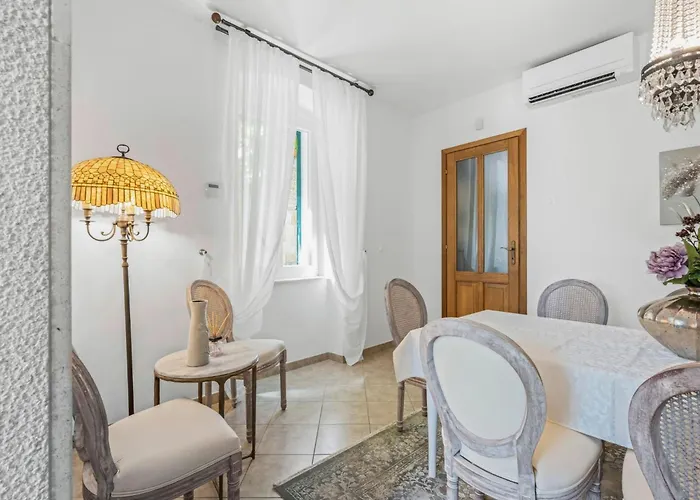 Apartamento Anna Varos By Interhome