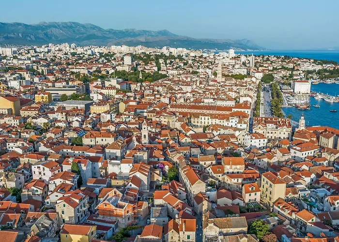 Anna Varos By Interhome