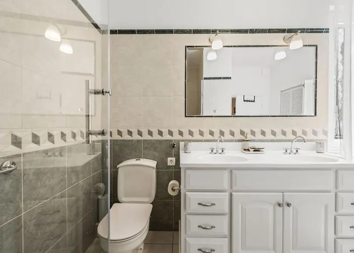 Anna Varos By Interhome *