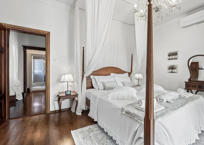 Anna Varos By Interhome *