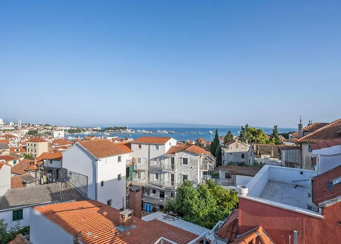 Anna Varos By Interhome *